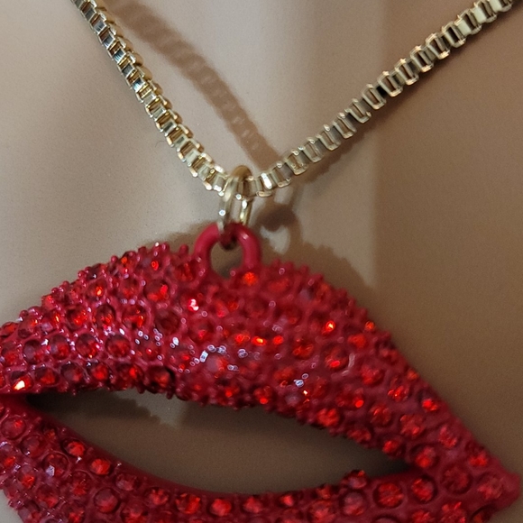 Betsey Johnson Lips Pendant Long Necklace - Picture 5 of 7